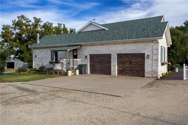 $695,000 | 674 Old Mill Road, Peabody, KS 66866