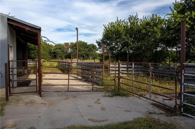 $695,000 | 674 Old Mill Road, Peabody, KS 66866
