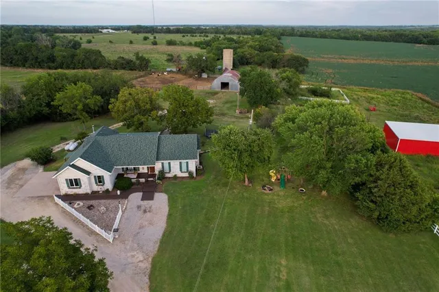 $695,000 | 674 Old Mill Road, Peabody, KS 66866