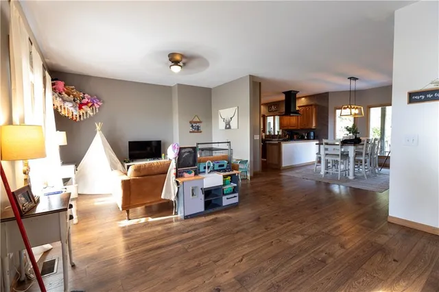 $695,000 | 674 Old Mill Road, Peabody, KS 66866