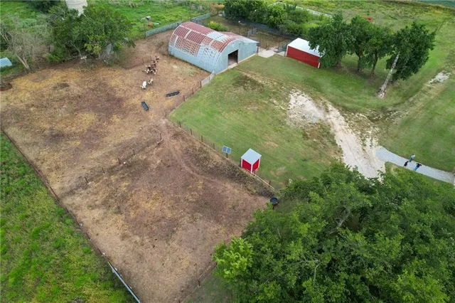 $695,000 | 674 Old Mill Road, Peabody, KS 66866