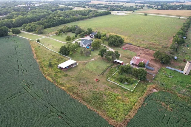 $695,000 | 674 Old Mill Road, Peabody, KS 66866