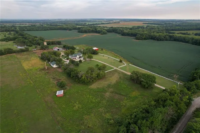 $695,000 | 674 Old Mill Road, Peabody, KS 66866