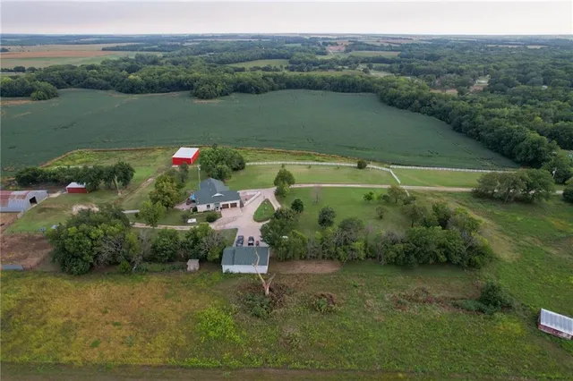$695,000 | 674 Old Mill Road, Peabody, KS 66866