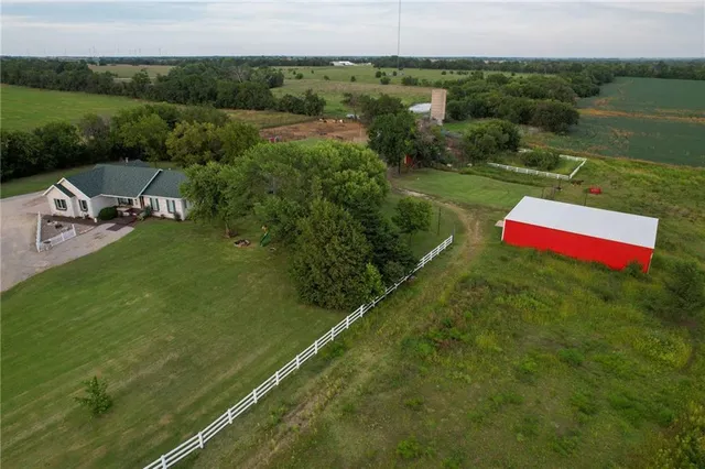 $695,000 | 674 Old Mill Road, Peabody, KS 66866