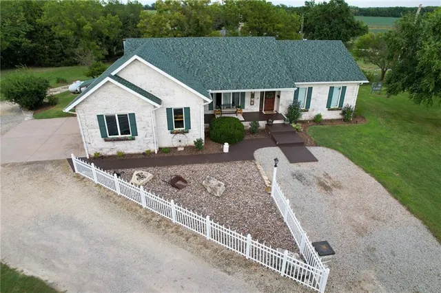 $695,000 | 674 Old Mill Road, Peabody, KS 66866
