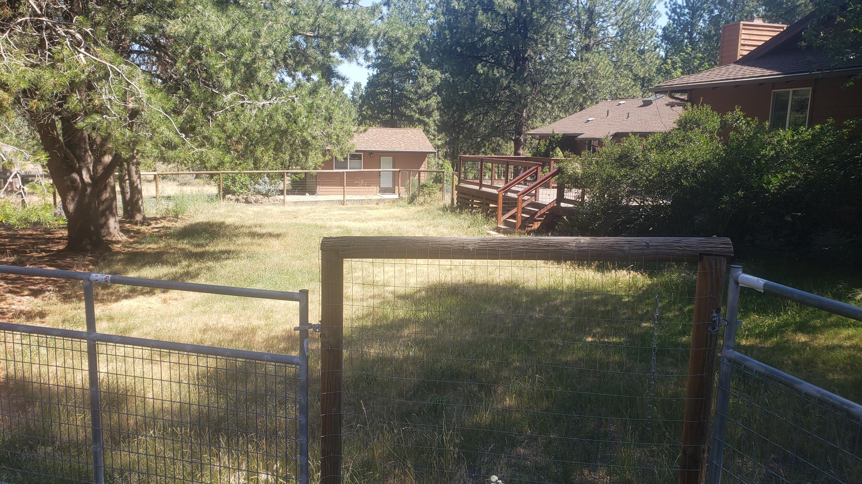 60305 Woodside Road Bend, OR 97702 - Photo 24 of 35 2 fenced yard areas w/gates