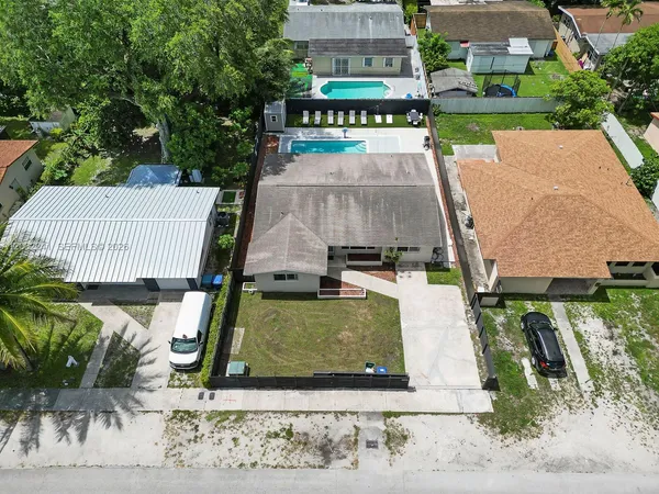 $610,000 | 560 Northeast 161st Street, Miami, FL 33162