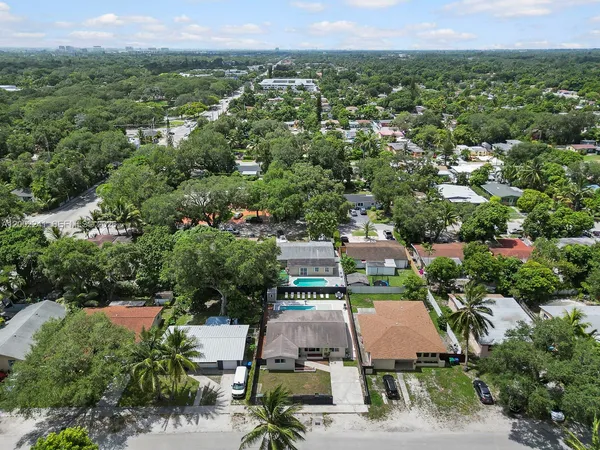 $610,000 | 560 Northeast 161st Street, Miami, FL 33162