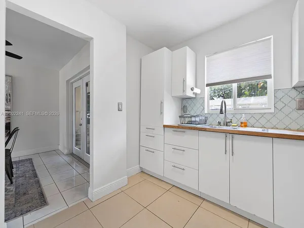 $610,000 | 560 Northeast 161st Street, Miami, FL 33162