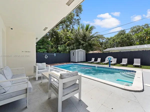 $610,000 | 560 Northeast 161st Street, Miami, FL 33162