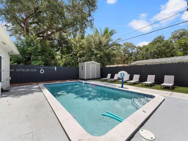 $610,000 | 560 Northeast 161st Street, Miami, FL 33162