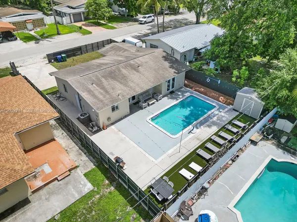 $610,000 | 560 Northeast 161st Street, Miami, FL 33162
