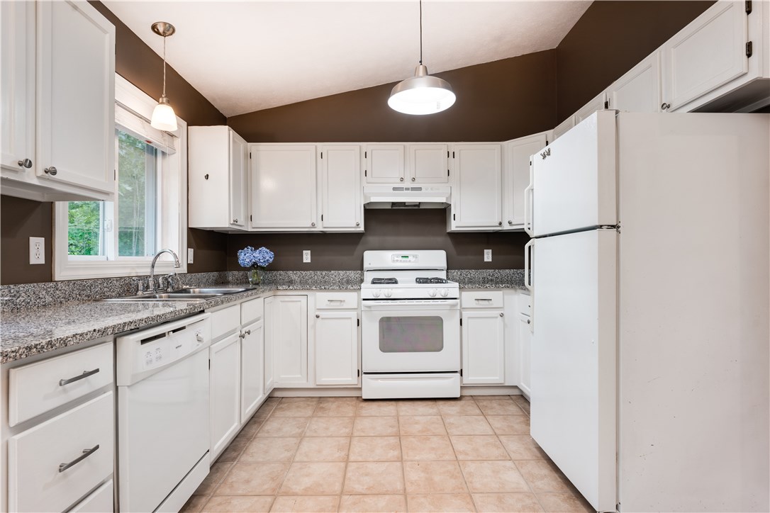 115 Old Pine Road Narragansett, RI 02882 - Photo 5 of 17 Gallery Image 5