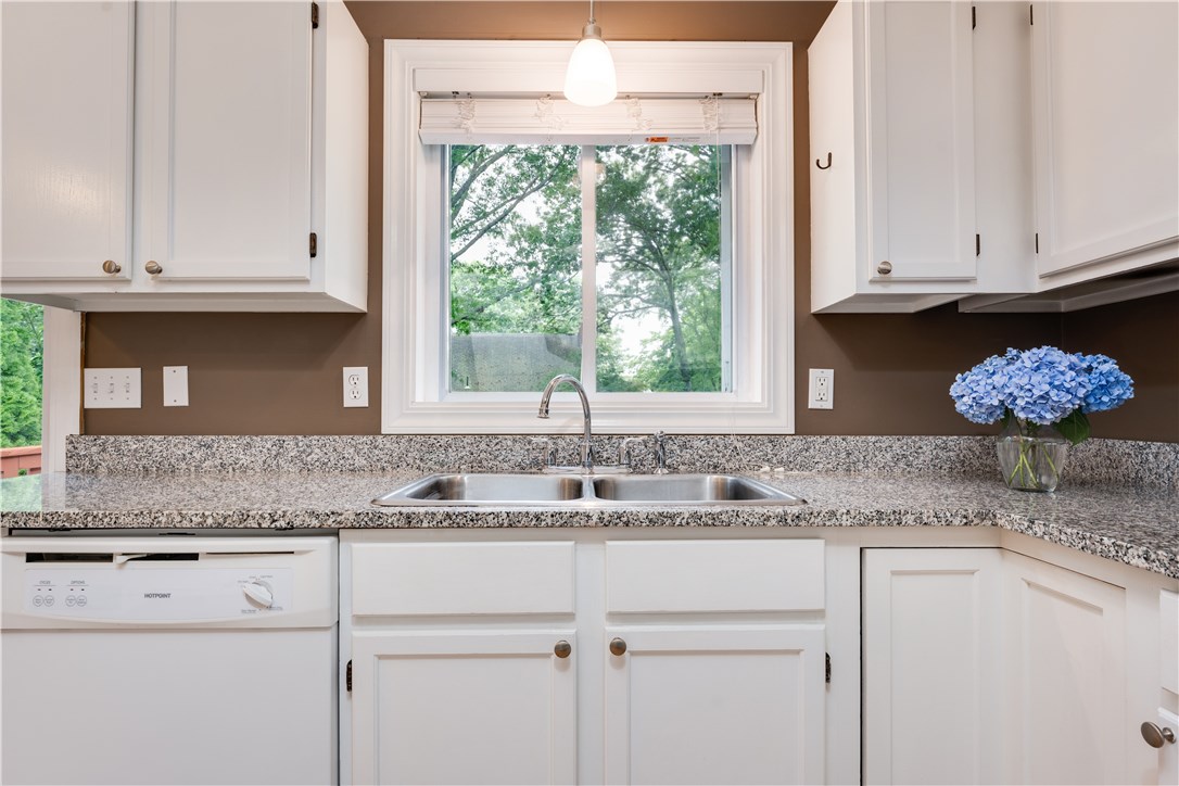115 Old Pine Road Narragansett, RI 02882 - Photo 7 of 17 Gallery Image 7