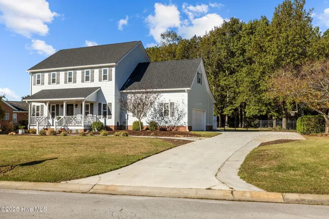 $695,000 | 1801 Clubhouse Drive, Morehead City, NC 28557