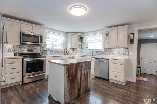 $799,000 | 9081-9085 West Red Oak Road, Rosebud, MO 63091