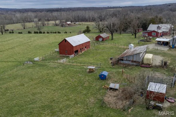 $799,000 | 9081-9085 West Red Oak Road, Rosebud, MO 63091
