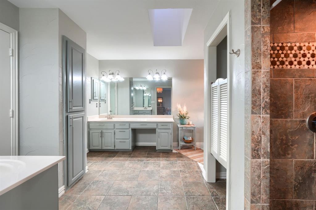 2592 Meadow Way Kaufman, TX 75142 - Photo 19 of 40 a large bathroom with a large tub and sink