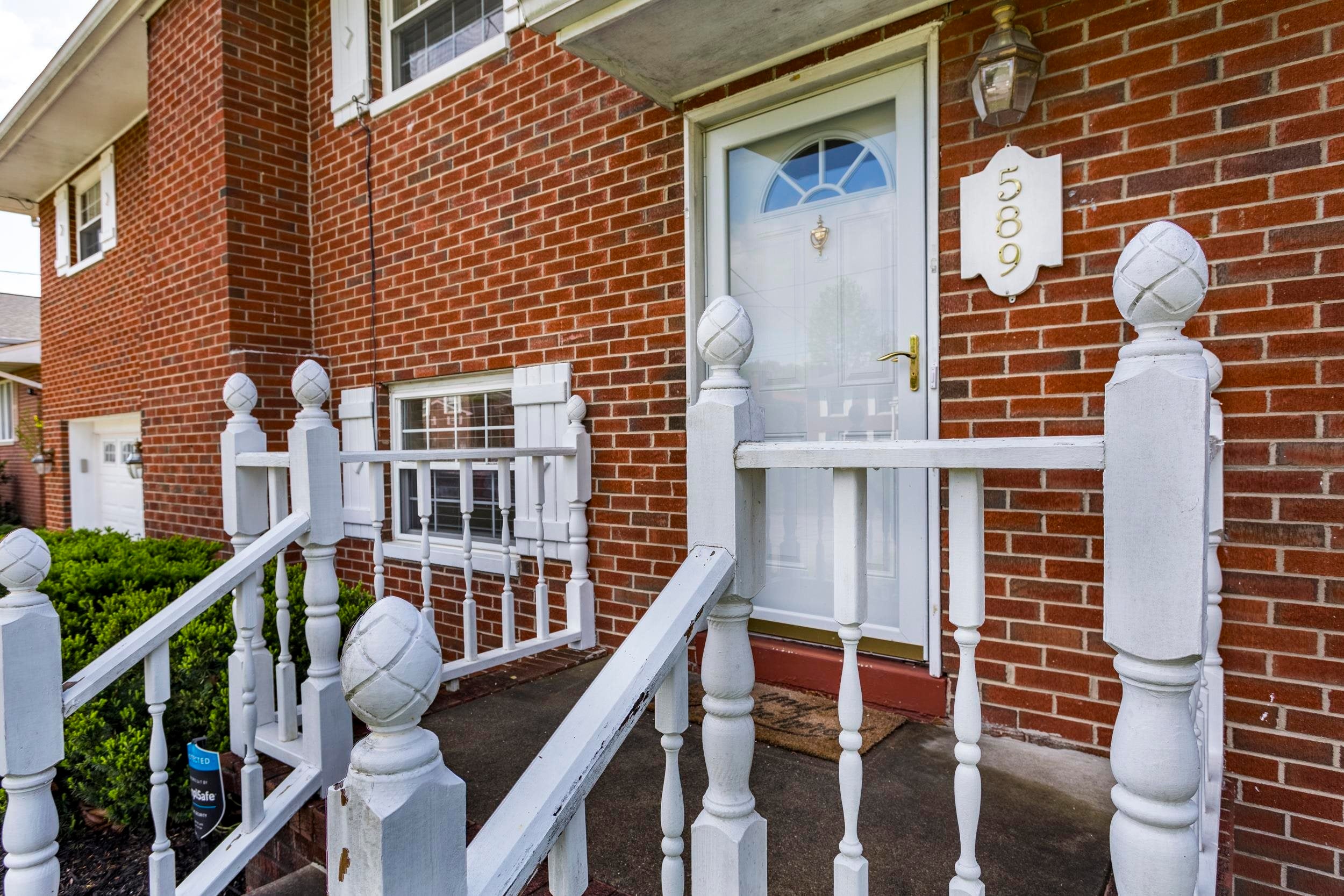 589 Tallwood Road Huntington, WV 25705 - Photo 3 of 32 Gallery Image 3