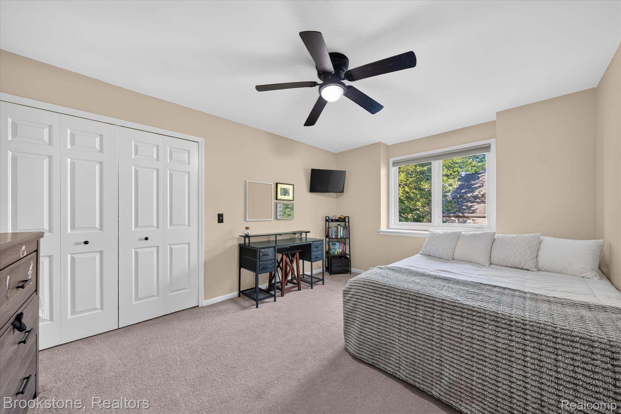 6730 Longhurst Clarkston, MI 48346 - Photo 19 of 30 18 Bedroom.jpg