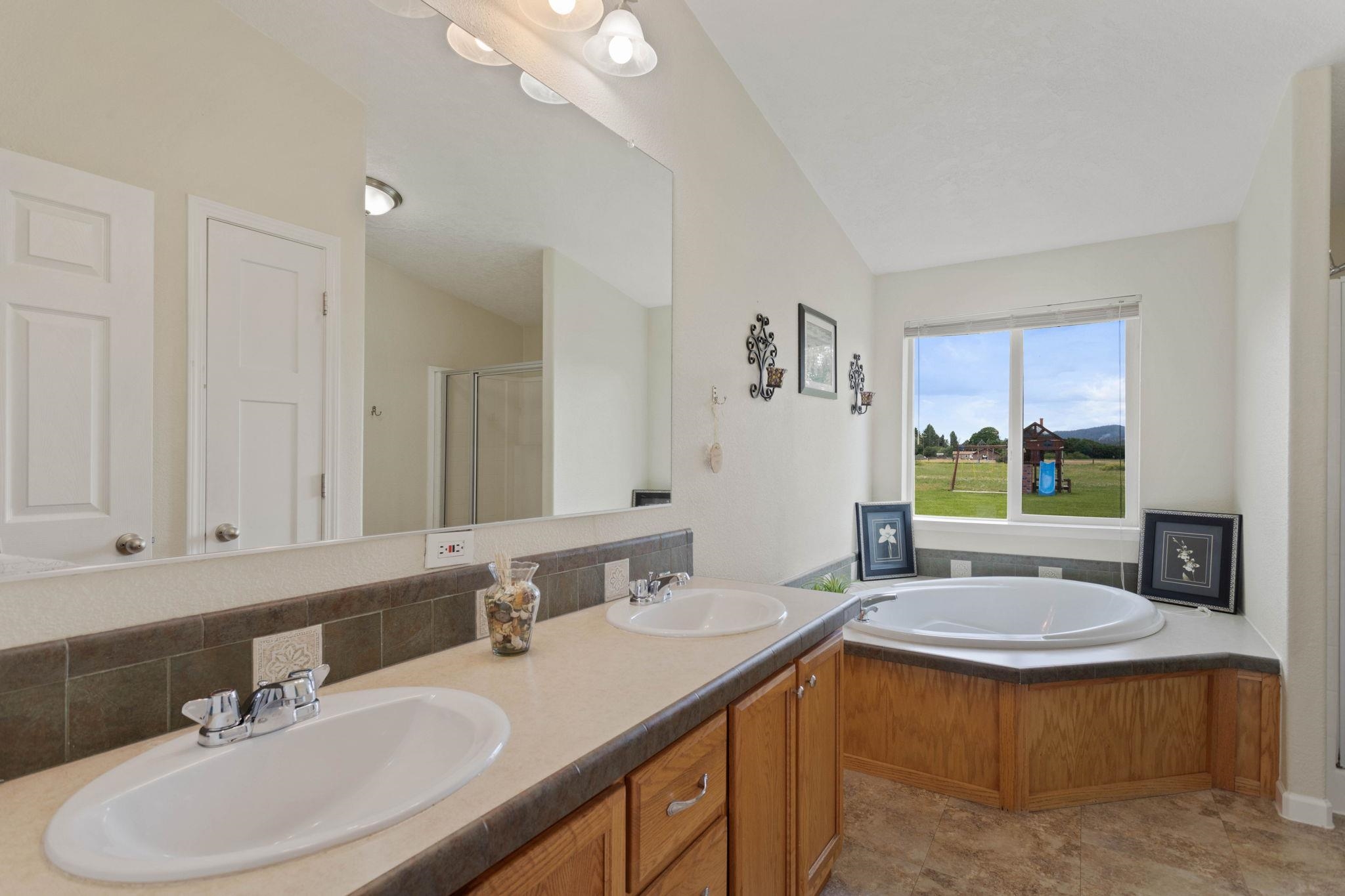 6215 North Stateline Road Newman Lake, WA 99025 - Photo 20 of 41