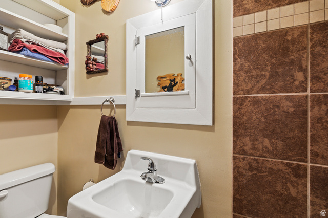155 West Center Street Fillmore, UT 84631 - Photo 39 of 86 Half bathroom with a sink and toilet