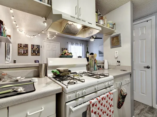 $1,000 | 5012 Duval Street, Unit 107, Austin, TX 78751