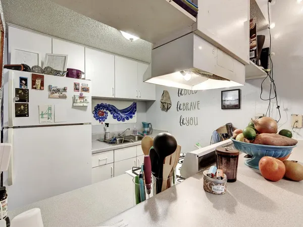 $1,000 | 5012 Duval Street, Unit 107, Austin, TX 78751