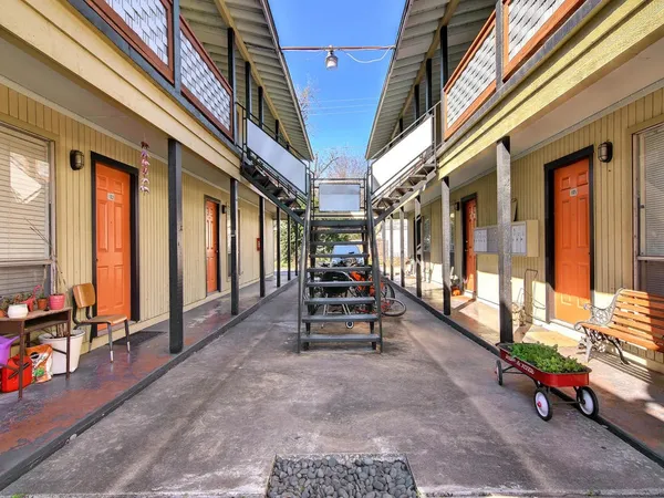 $1,000 | 5012 Duval Street, Unit 107, Austin, TX 78751