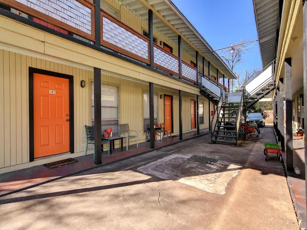 $1,000 | 5012 Duval Street, Unit 107, Austin, TX 78751