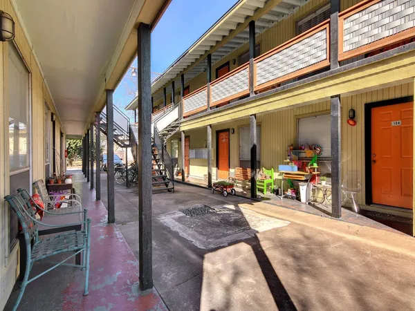 $1,000 | 5012 Duval Street, Unit 107, Austin, TX 78751