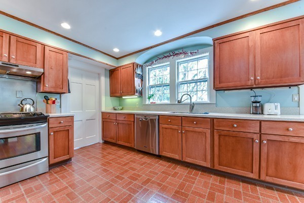 10 Emerson Road Wellesley, MA 02481 - Photo 12 of 28 Gallery Image 12
