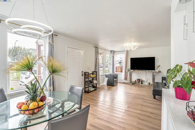 $750,000 | 10468 West Court, Oakland, CA 94603