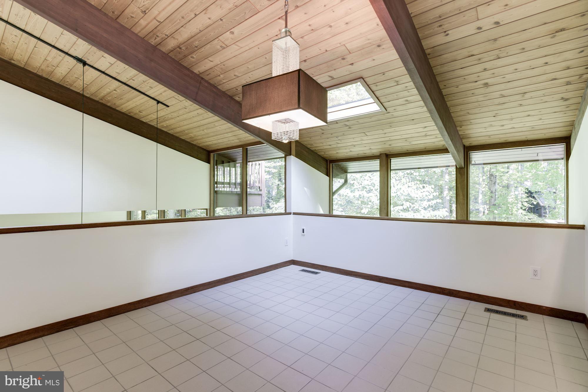 1583 North Village Road Reston, VA 20194 - Photo 11 of 30 Interior (General)