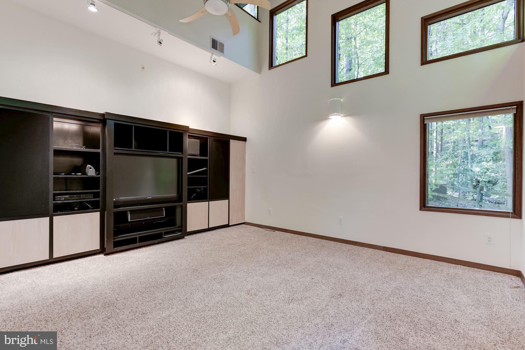 1583 North Village Road Reston, VA 20194 - Photo 17 of 30 Family Room