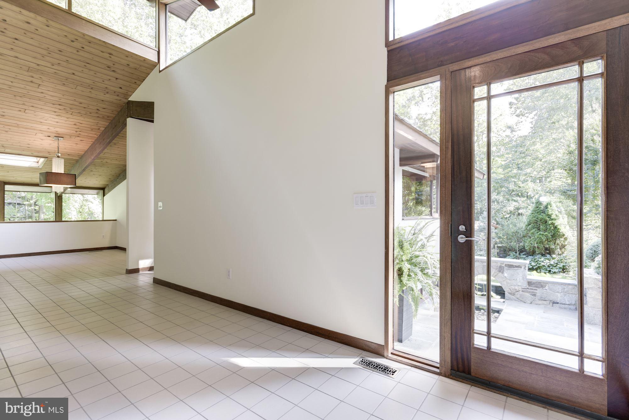 1583 North Village Road Reston, VA 20194 - Photo 4 of 30 Interior (General)
