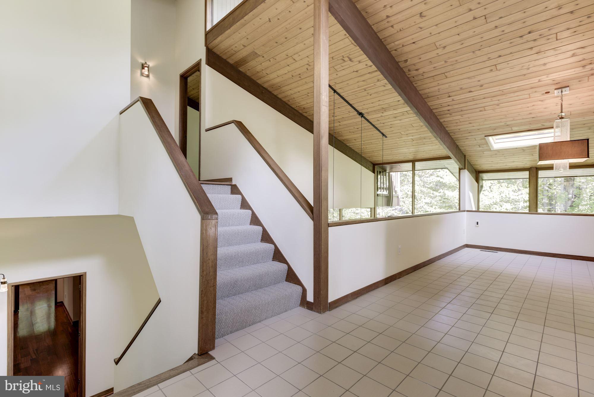 1583 North Village Road Reston, VA 20194 - Photo 5 of 30 Interior (General)