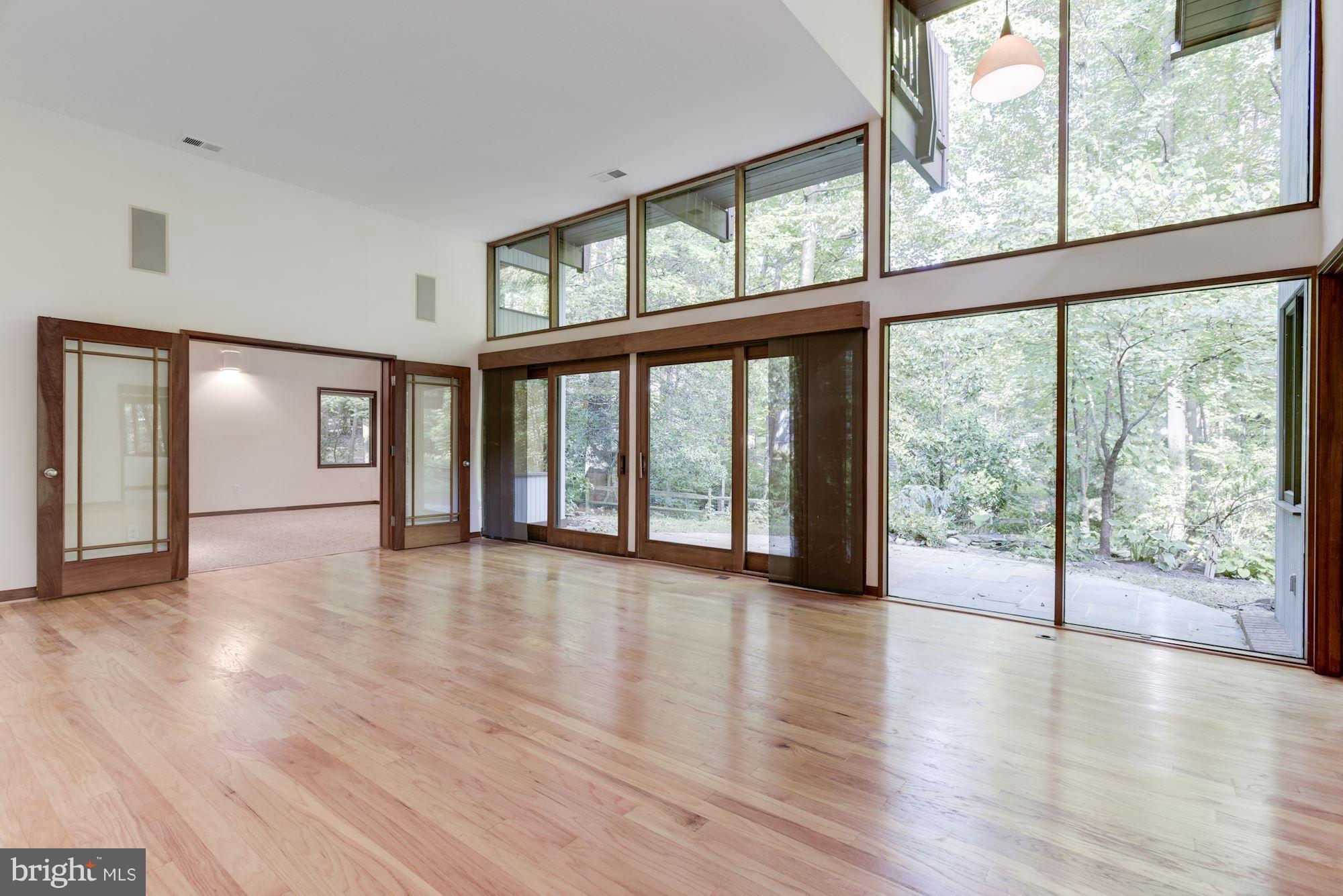1583 North Village Road Reston, VA 20194 - Photo 6 of 30 Living Room
