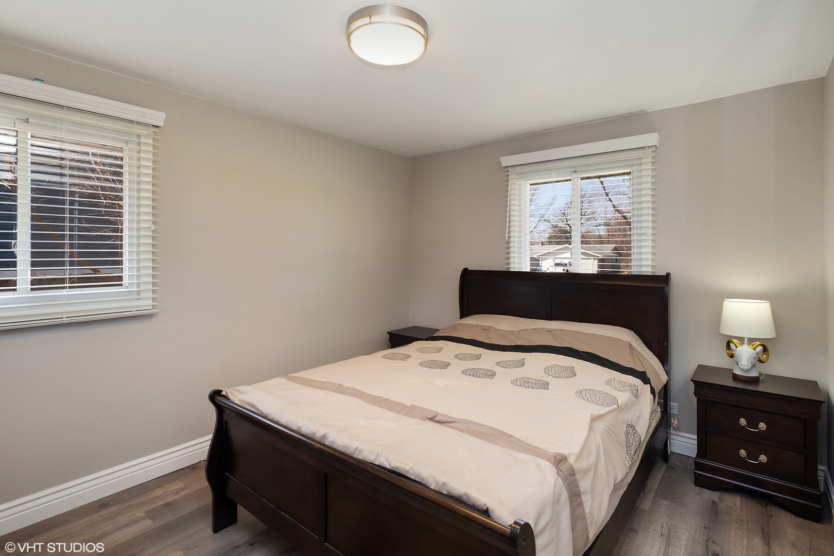 323 Springinsguth Road Schaumburg, IL 60193 - Photo 6 of 14 a bedroom with a bed and a lamp