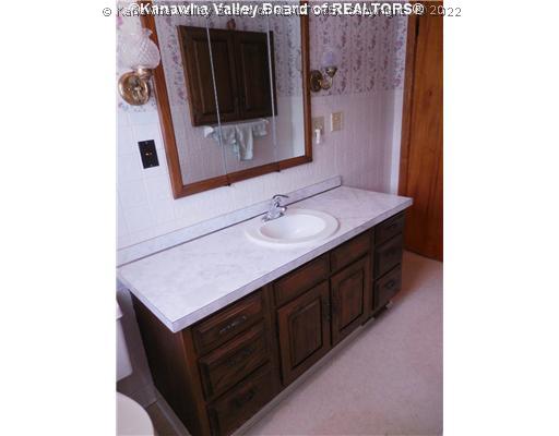 Main Level Bathroom.