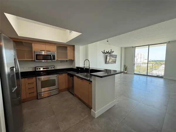 $2,100 | 140 South Dixie Highway, Unit 915, Hollywood, FL 33020