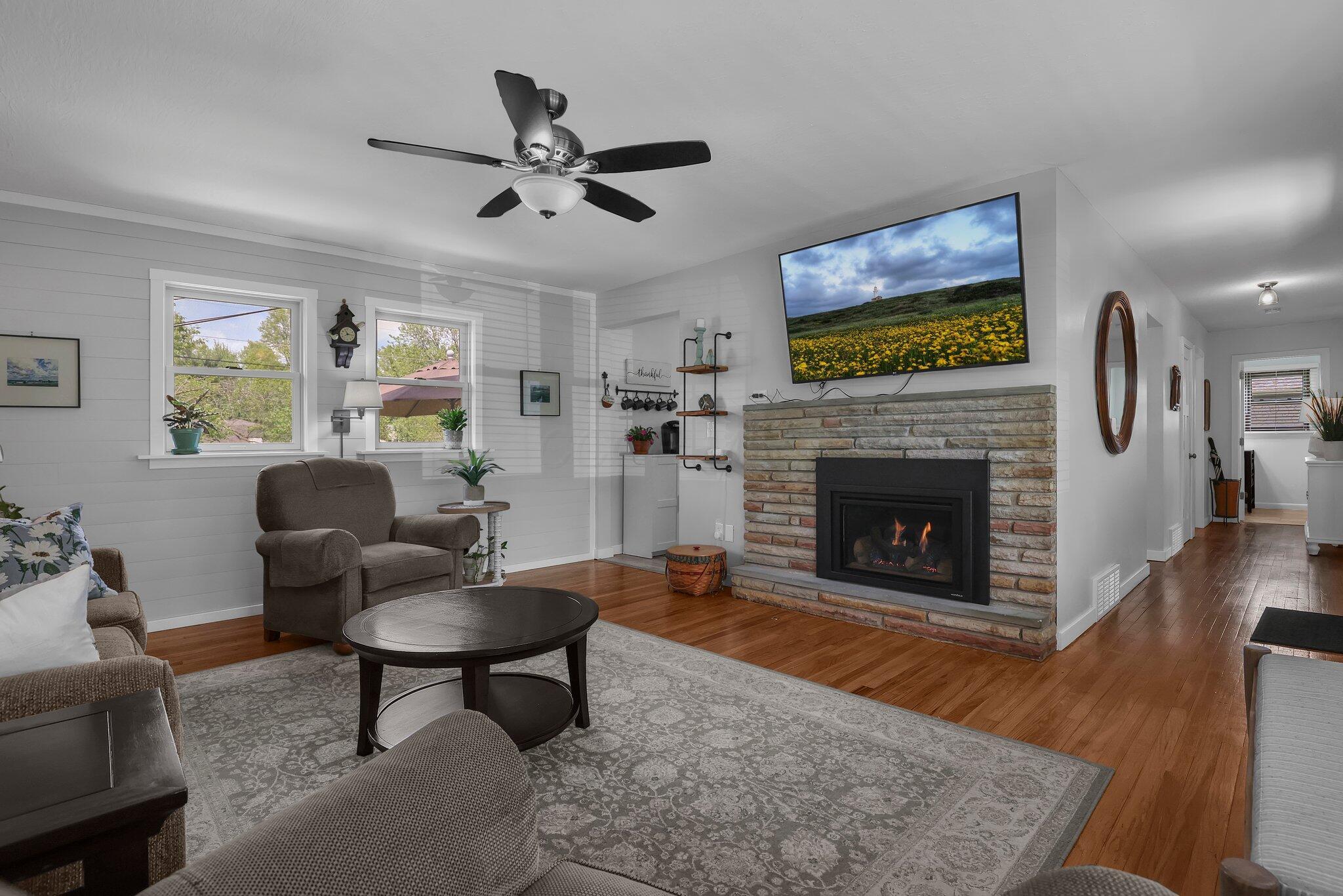 6641 Charles Road Westerville, OH 43082 - Photo 9 of 41 Living Room