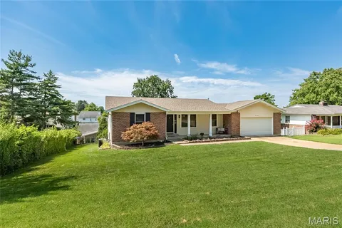 $400,000 | 12112 Greenwalk Drive, St. Louis, MO 63146