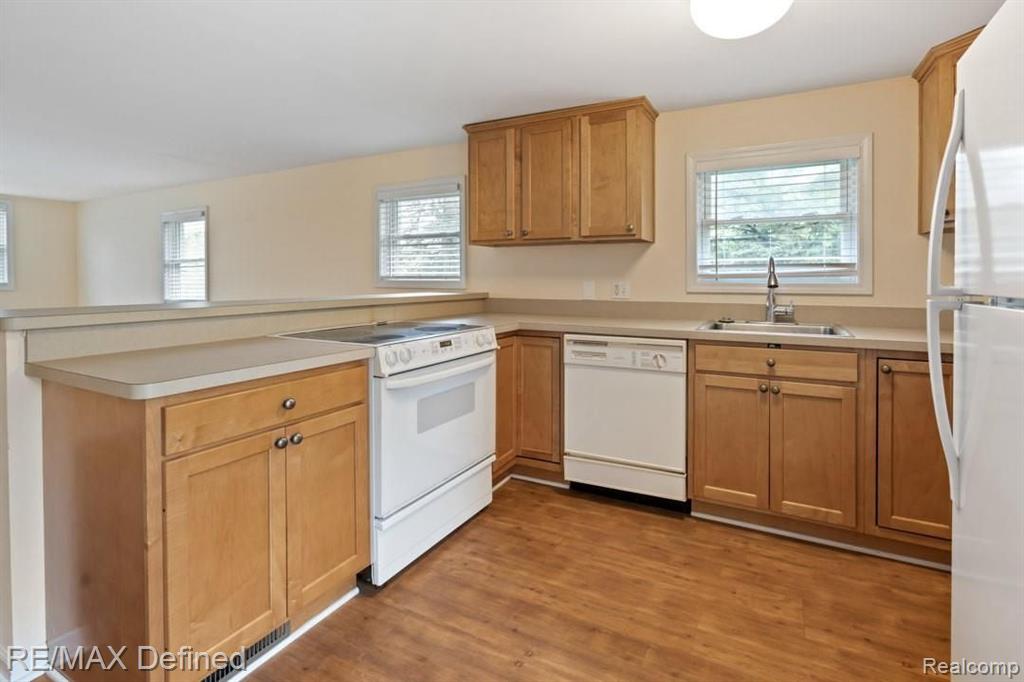 192 East Tienken Road Rochester Hills, MI 48307 - Photo 23 of 38