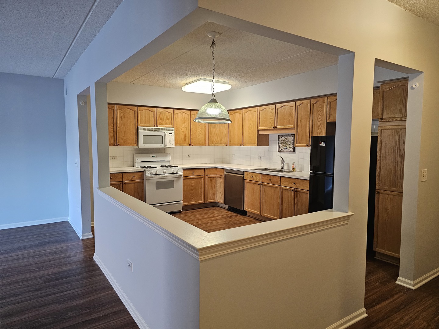 405 West Front Street, Unit 3207 Wheaton, IL 60187 - Photo 5 of 16 a kitchen that has a lot of cabinets in it