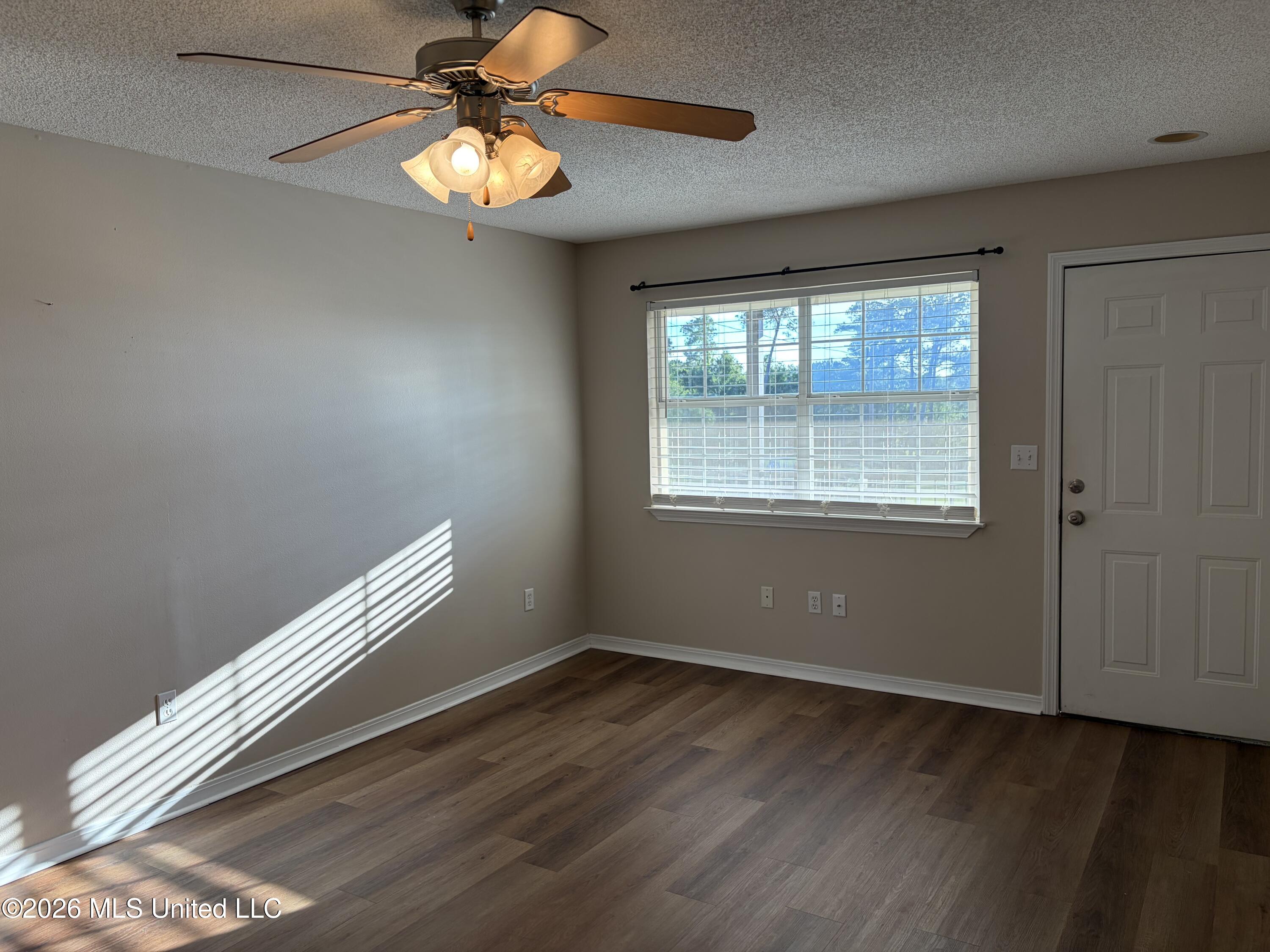 3230 Cumberland Road, Unit 213 Ocean Springs, MS 39564 - Photo 2 of 32 IMG_7620
