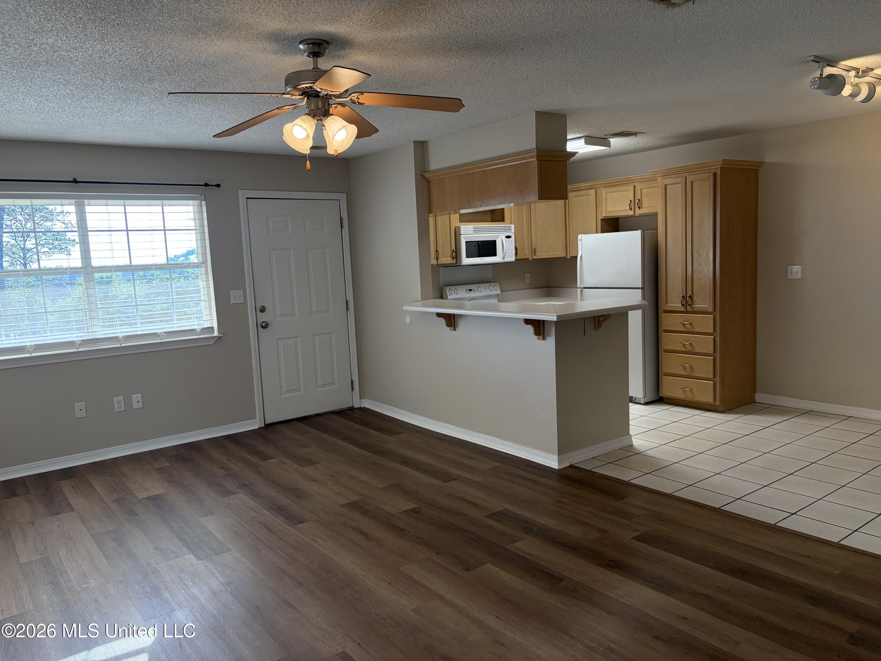 3230 Cumberland Road, Unit 213 Ocean Springs, MS 39564 - Photo 3 of 32 IMG_7621