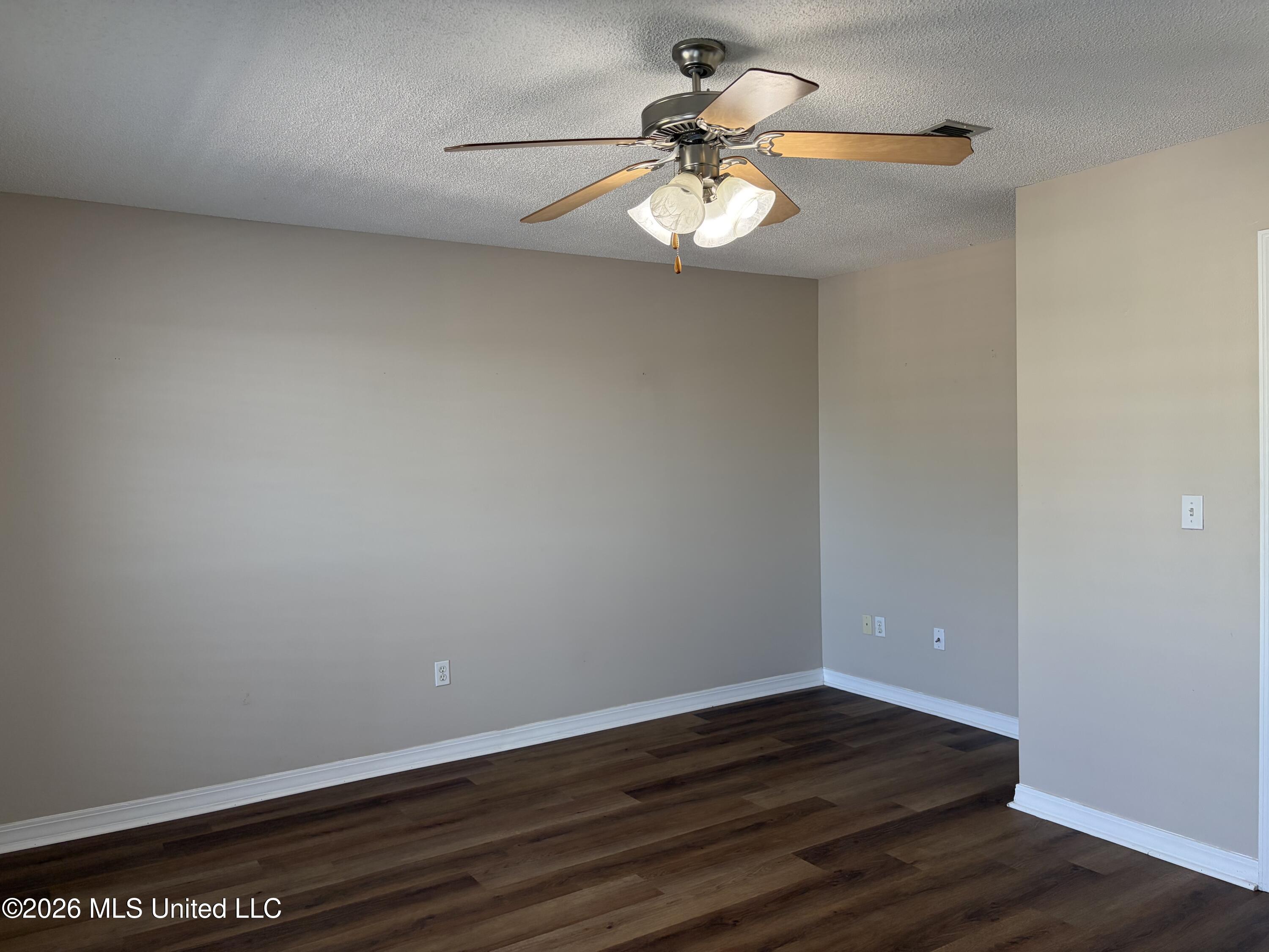 3230 Cumberland Road, Unit 213 Ocean Springs, MS 39564 - Photo 6 of 32 IMG_7604