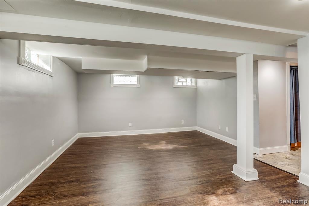 2155 Columbia Road Berkley, MI 48072 - Photo 25 of 30